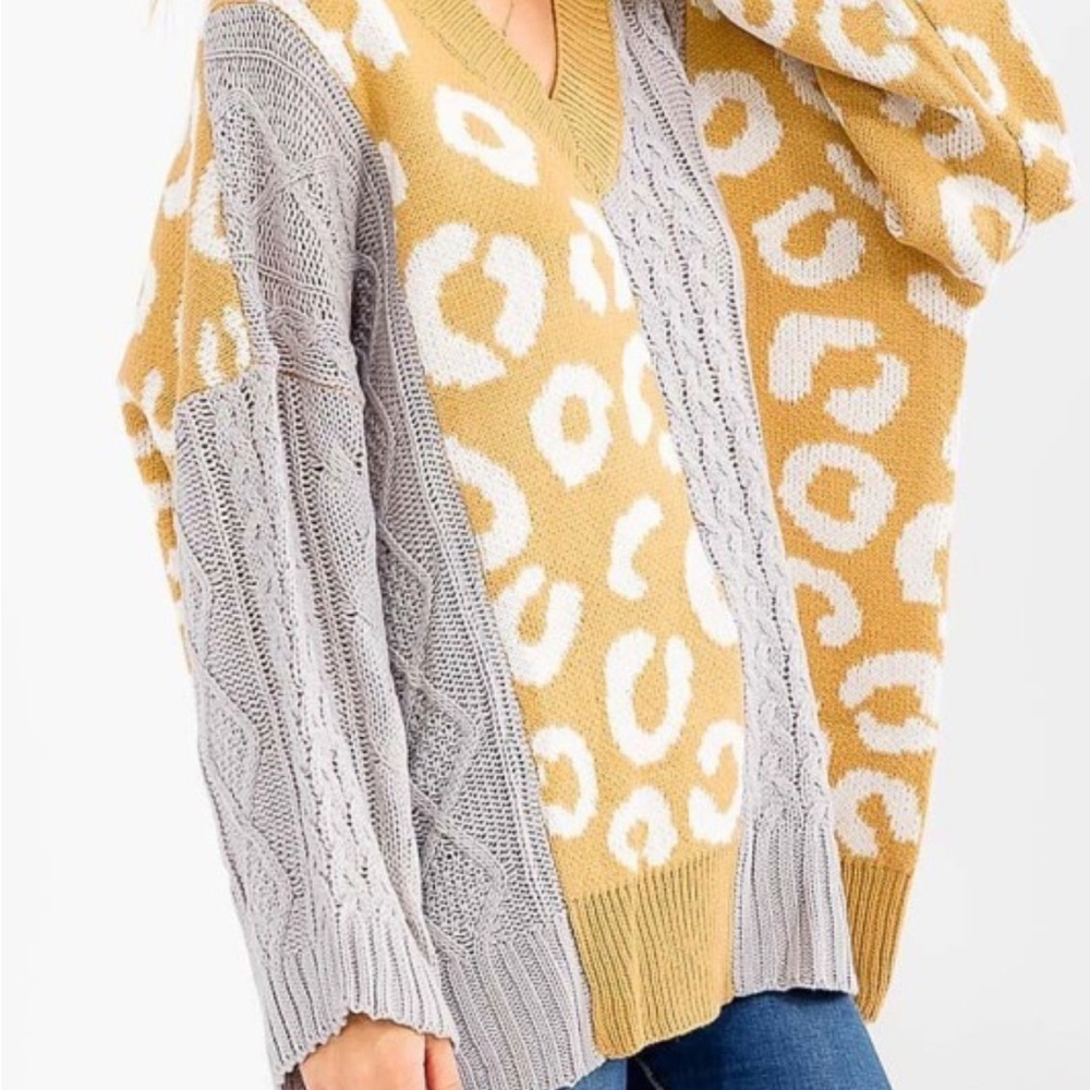 Oversized Sweater Gray & Yellow Leopard - S/M or M/L